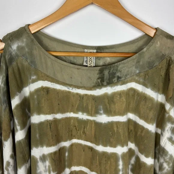 XCVI Top Size 1 Tie Dye Cold Shoulder Green Lagenlook Dolman Sleeve - Picture 3 of 7